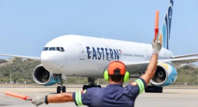 Unos 270 migrantes arribaron en un vuelo de repatriación proveniente de EE.UU.