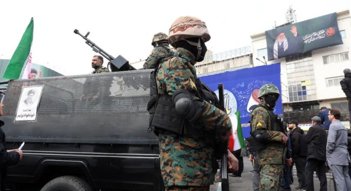 Irán amenaza con atacar todos los puertos si EE.UU lleva a cabo bombardeos