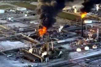 explosión en una refinería