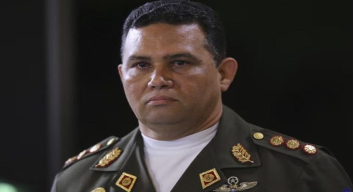 Designan a Gustavo González López como nuevo ministro de Defensa