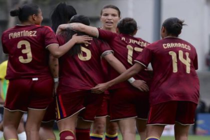 Vinotinto femenina