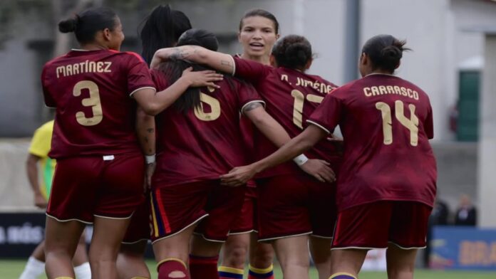 Vinotinto femenina