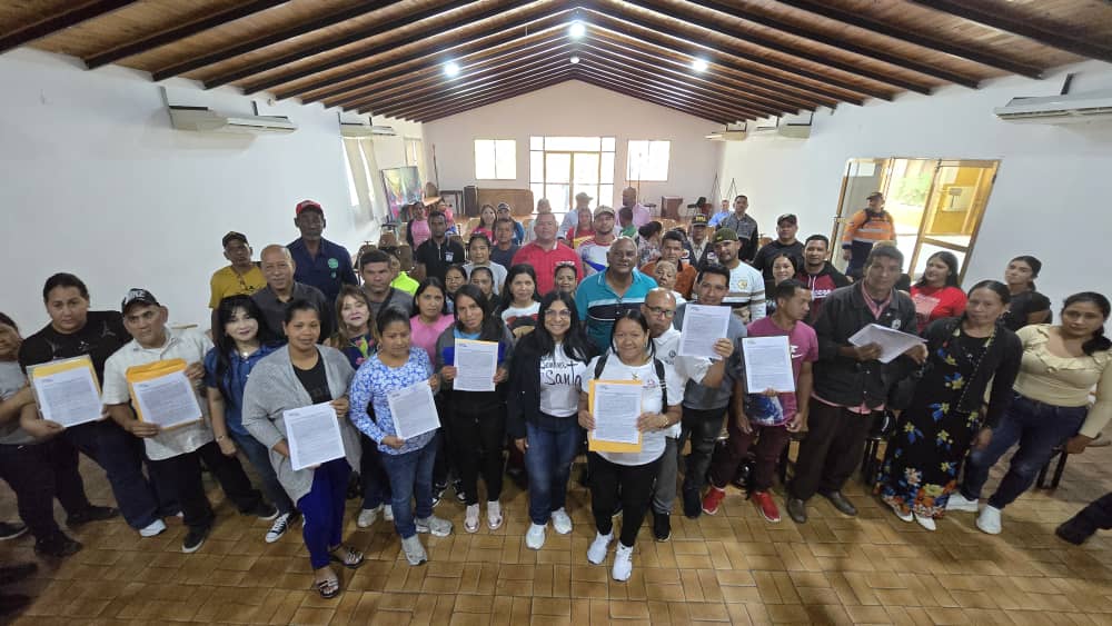 Firman acta convenio para el financiamiento de proyectos socioproductivos en Caripe 3 acta3