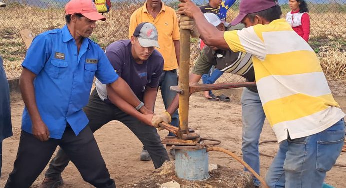 Alcaldesa Mariángelys Tillero garantiza suministro de agua a más de 1.200 habitantes en Las Canoas
