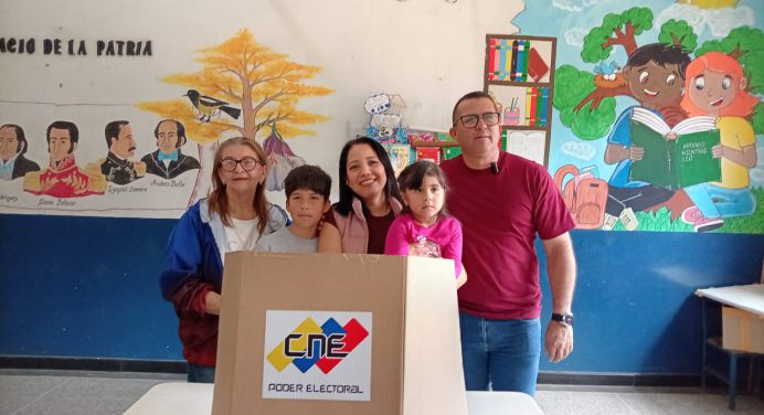 Zamoranos participan con entusiasmo en la primera consulta popular nacional del año