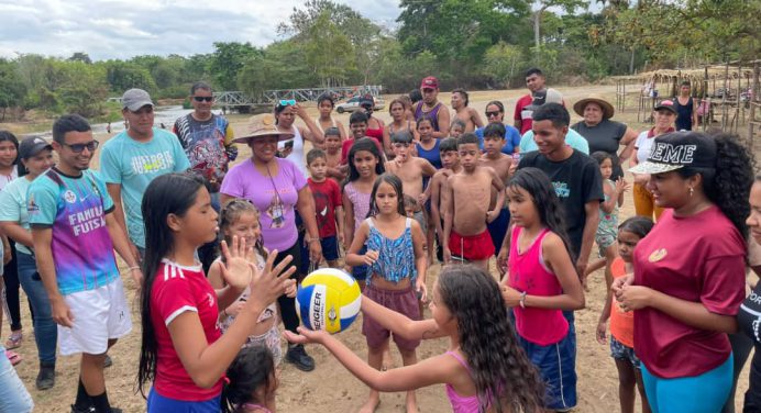 En Santa Bárbara disfrutan del Festival Semana Santa Ríe 2026