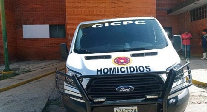 Hallan cuerpo de joven desaparecida enterrado en el patio de una casa