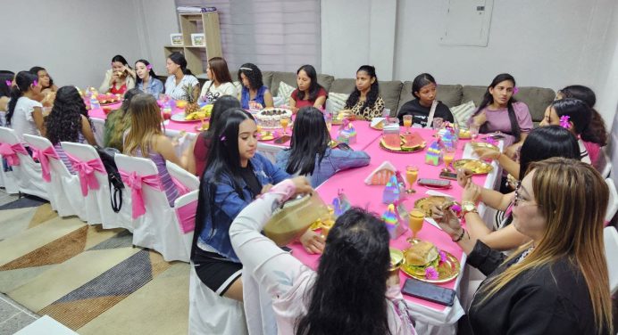 Alcaldía de Maturín celebra a la mujer con desayuno y entrega de kits vitamínicos