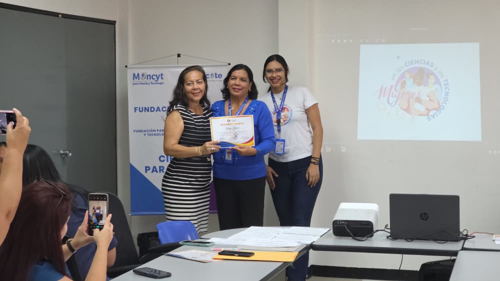 Profesoras de la UPEL-IPM reconocidas por su aporte a la Ciencia y Tecnología 2 docente2