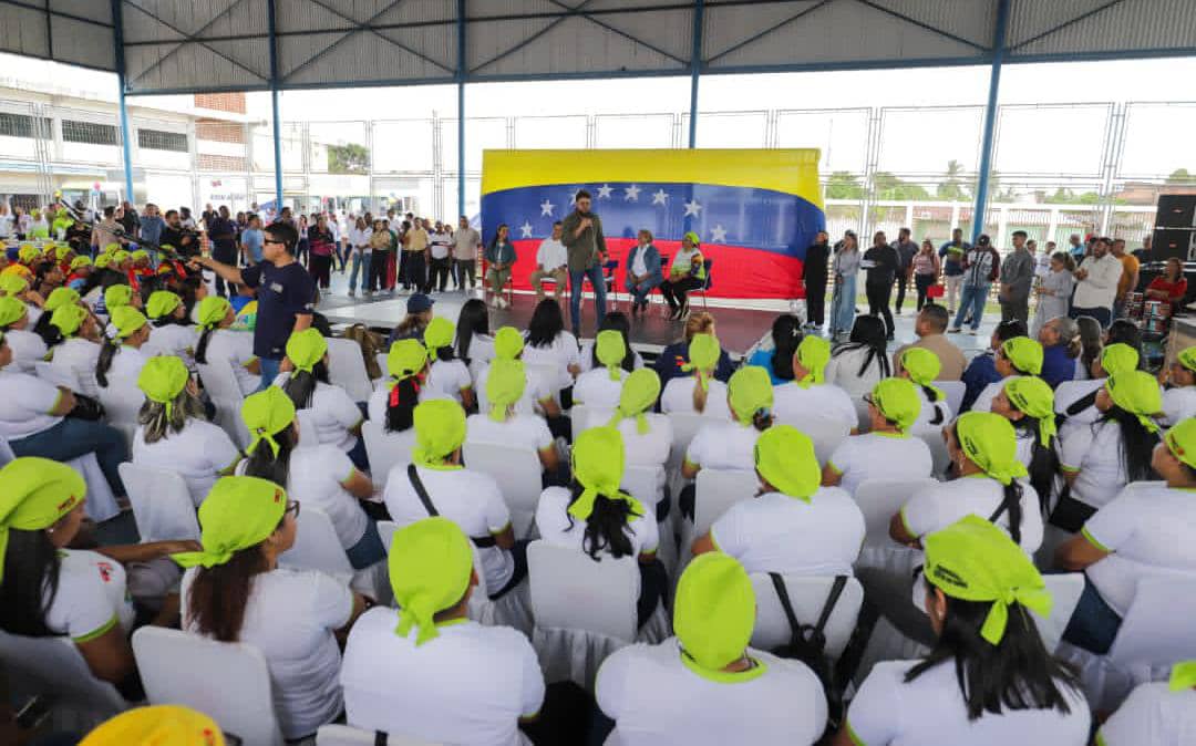 Gobierno entrega dotación para 20 instituciones educativas en Monagas 3 dotacion3