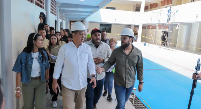 Gobierno entrega dotación para 20 instituciones educativas en Monagas