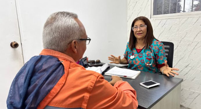 Especialistas recomiendan mantenerse hidratados ante las altas temperaturas