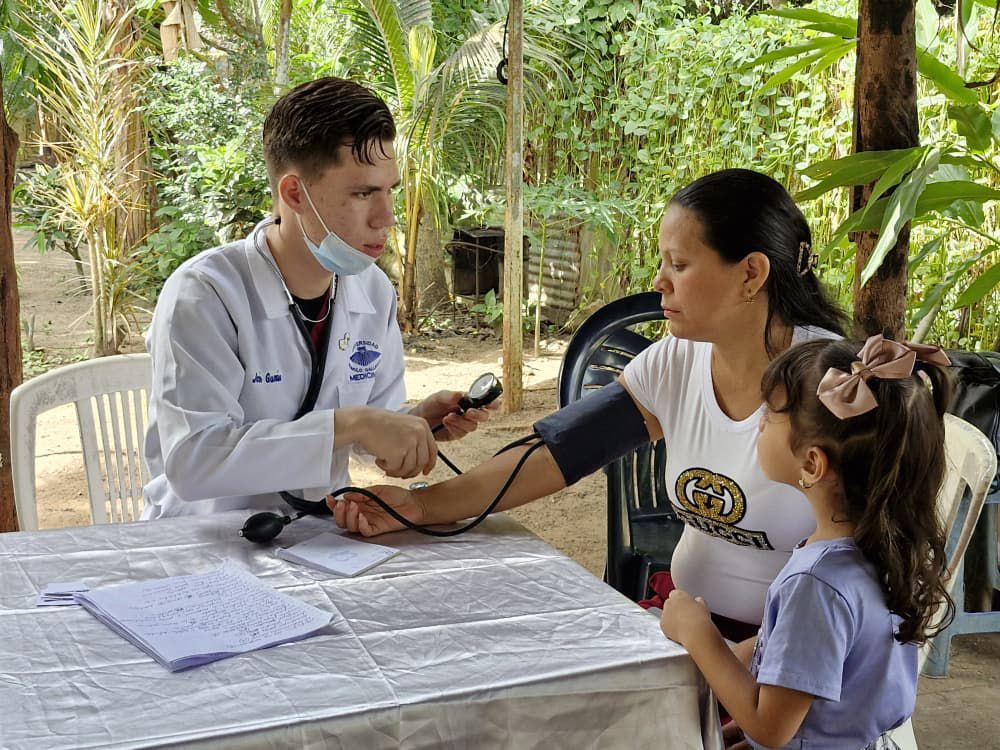 En Primero de Mayo recibieron jornada médico social de FVSL 2 fvsl2