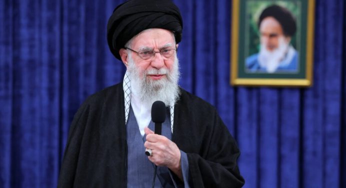 Televisión pública iraní confirma la muerte del ayatolá Ali Jameneí