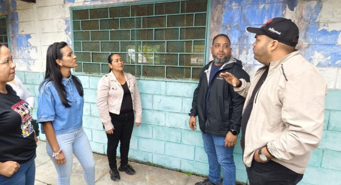 Realizan inspección de los trabajos de rehabilitación en el liceo de Viento Fresco