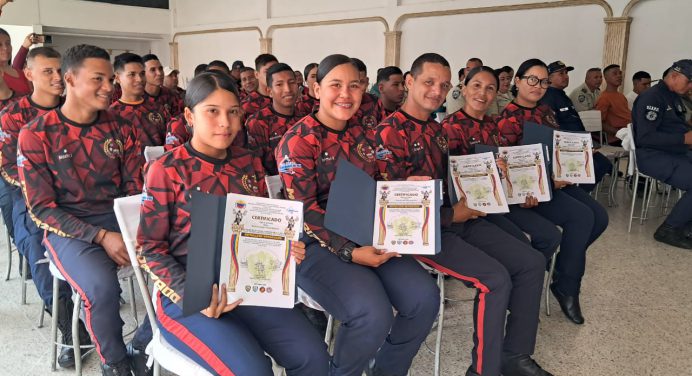Polimaturín certifica a 21 oficiales en manejo defensivo motorizado