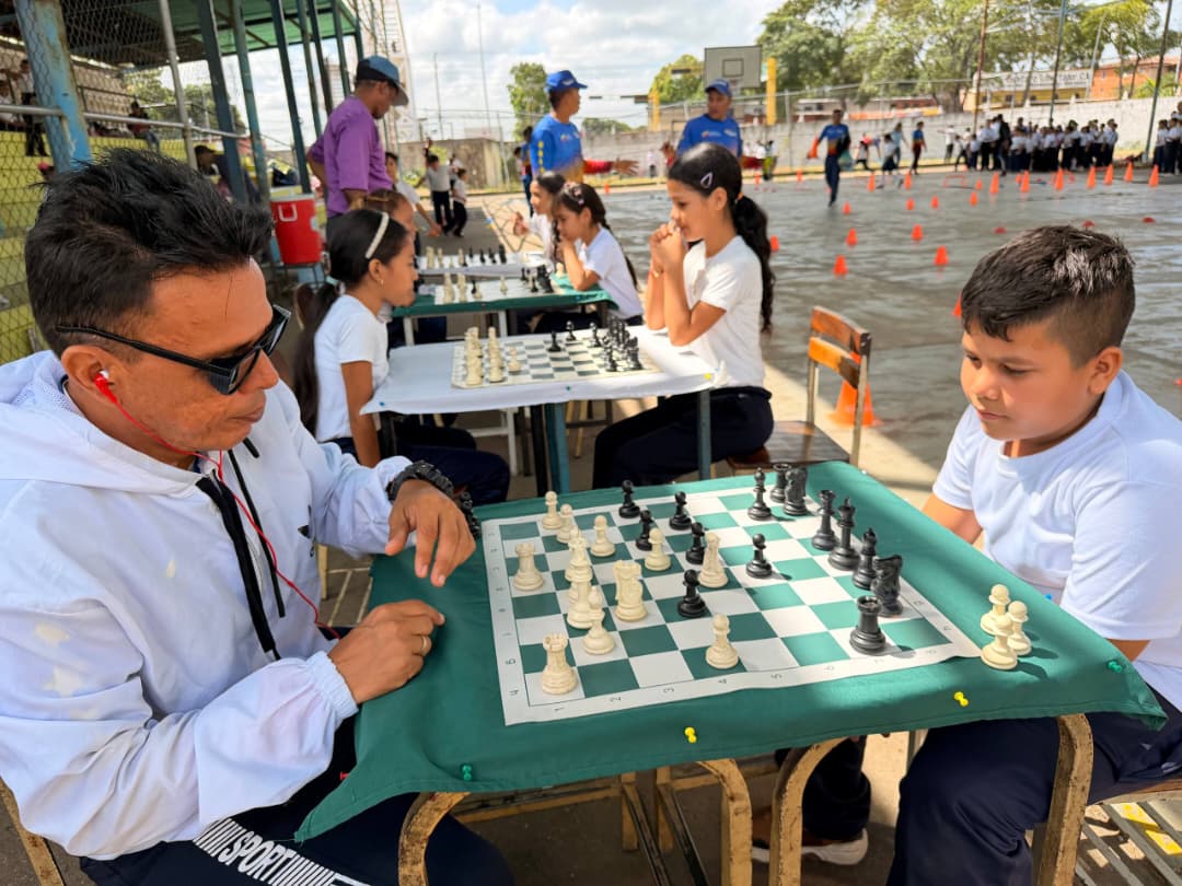 Estudiantes de la Escuela Juan Milá de la Roca reciben atención deportiva 3 ninos4j