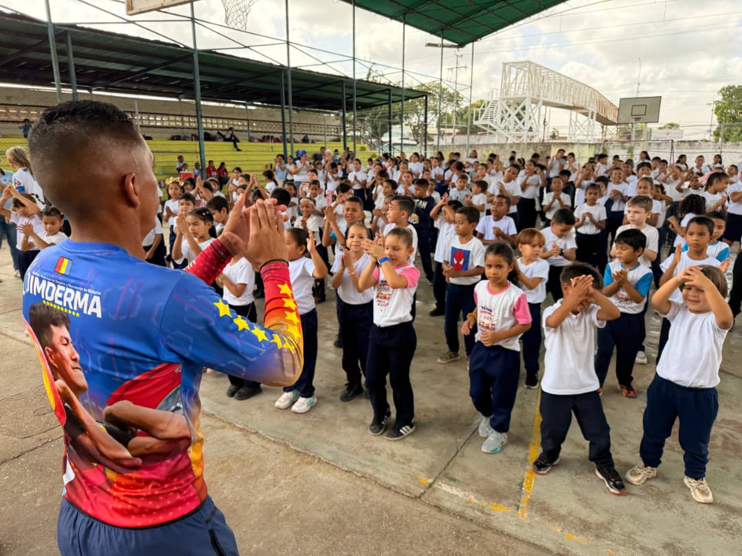 Estudiantes de la Escuela Juan Milá de la Roca reciben atención deportiva 4 ninos5