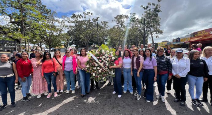 Con ofrenda floral rinden tributo al valor de la mujer monaguense