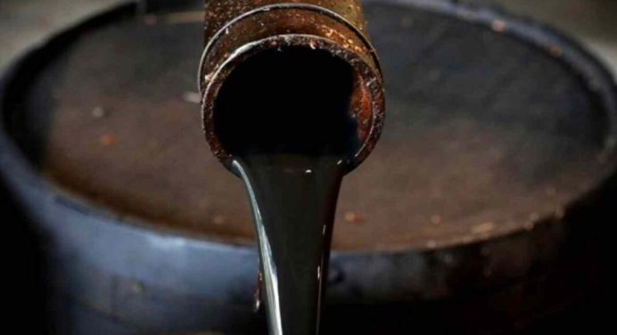 Precio del petróleo supera los 100 dólares por barril por la guerra contra Irán