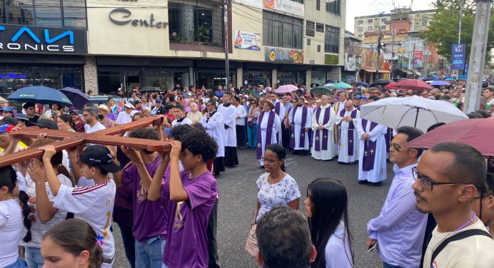 Con fe y devoción se cumplió el Vía Crucis diocesano hasta la Catedral de Maturín