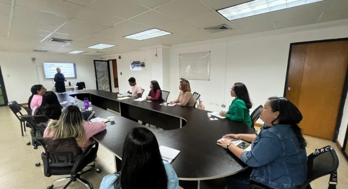 Fortalecen sector turístico con formación en Protocolo Institucional Moderno