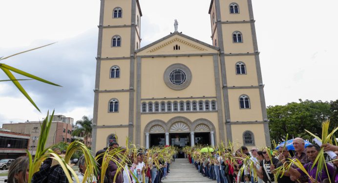 En Monagas feligreses reciben a Jesús en sus corazones este Domingo de Ramos