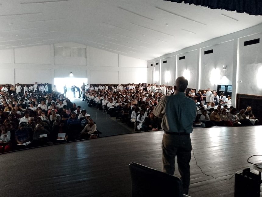 Dictan conferencia sobre Bioética a estudiantes de la Universidad de la Salud 1 salud