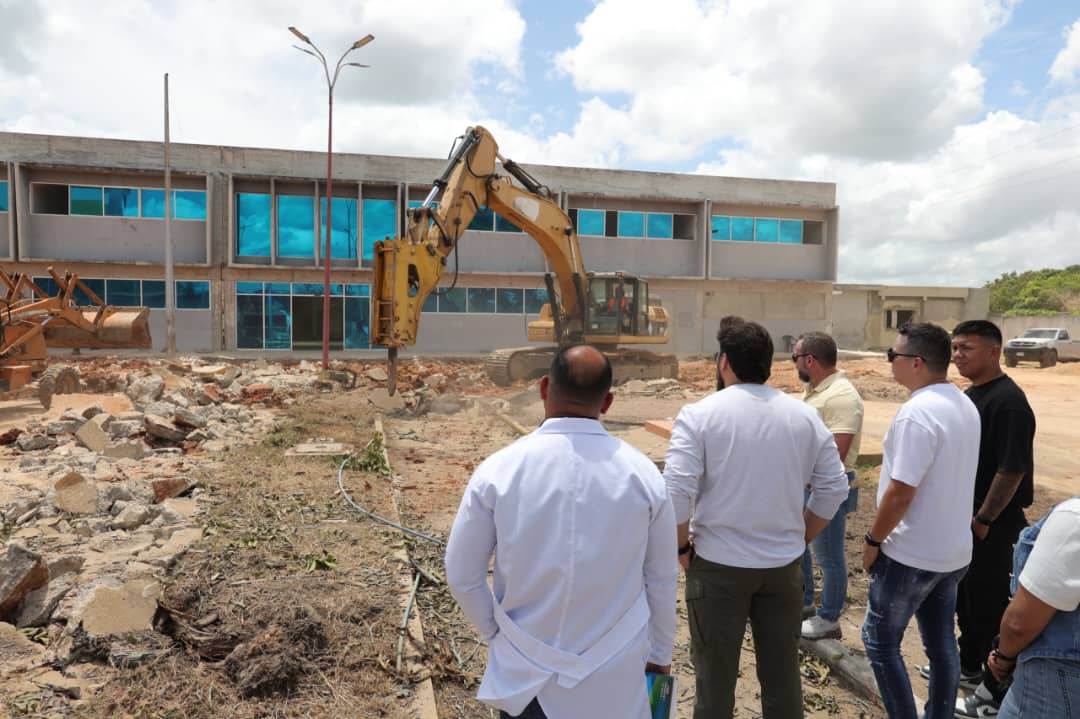 Gobernador Luna supervisa modernización integral de la Clínica Popular Vargas 2 vargas2 1