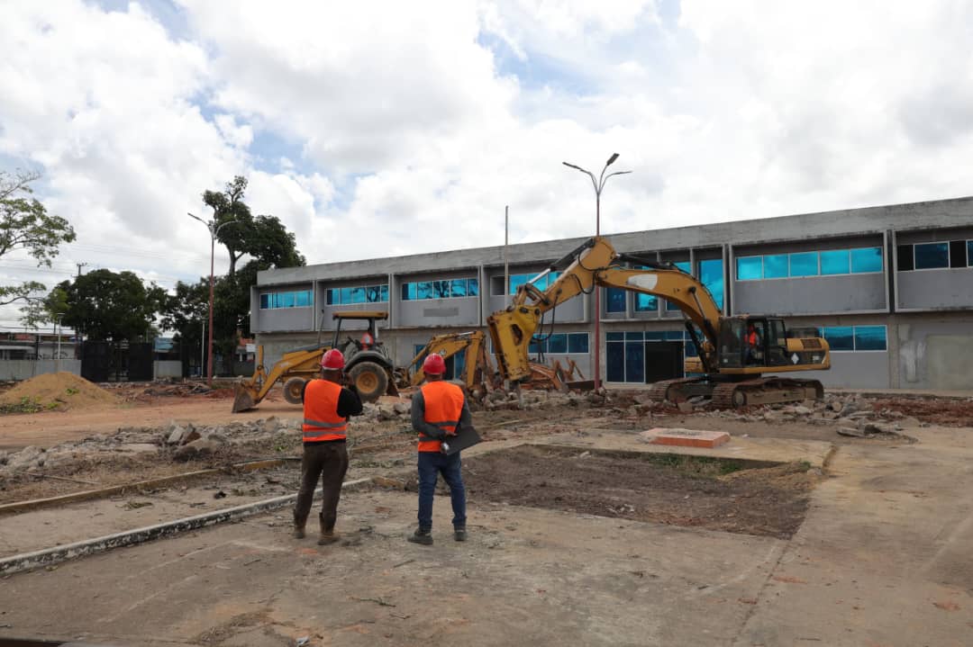 Gobernador Luna supervisa modernización integral de la Clínica Popular Vargas 3 vargas3