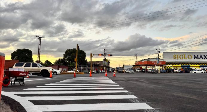 Realizan demarcación vial en intersección Las Garzas – Las Cayenas