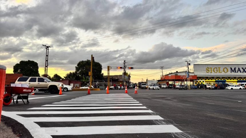 Realizan demarcación vial en intersección Las Garzas - Las Cayenas 1 demarcación