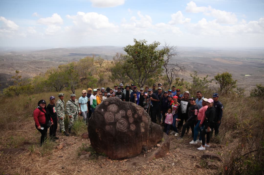 Petroglifo “Piedra de la Luna” revela raíces milenarias de la población monaguense 6 visitantes8