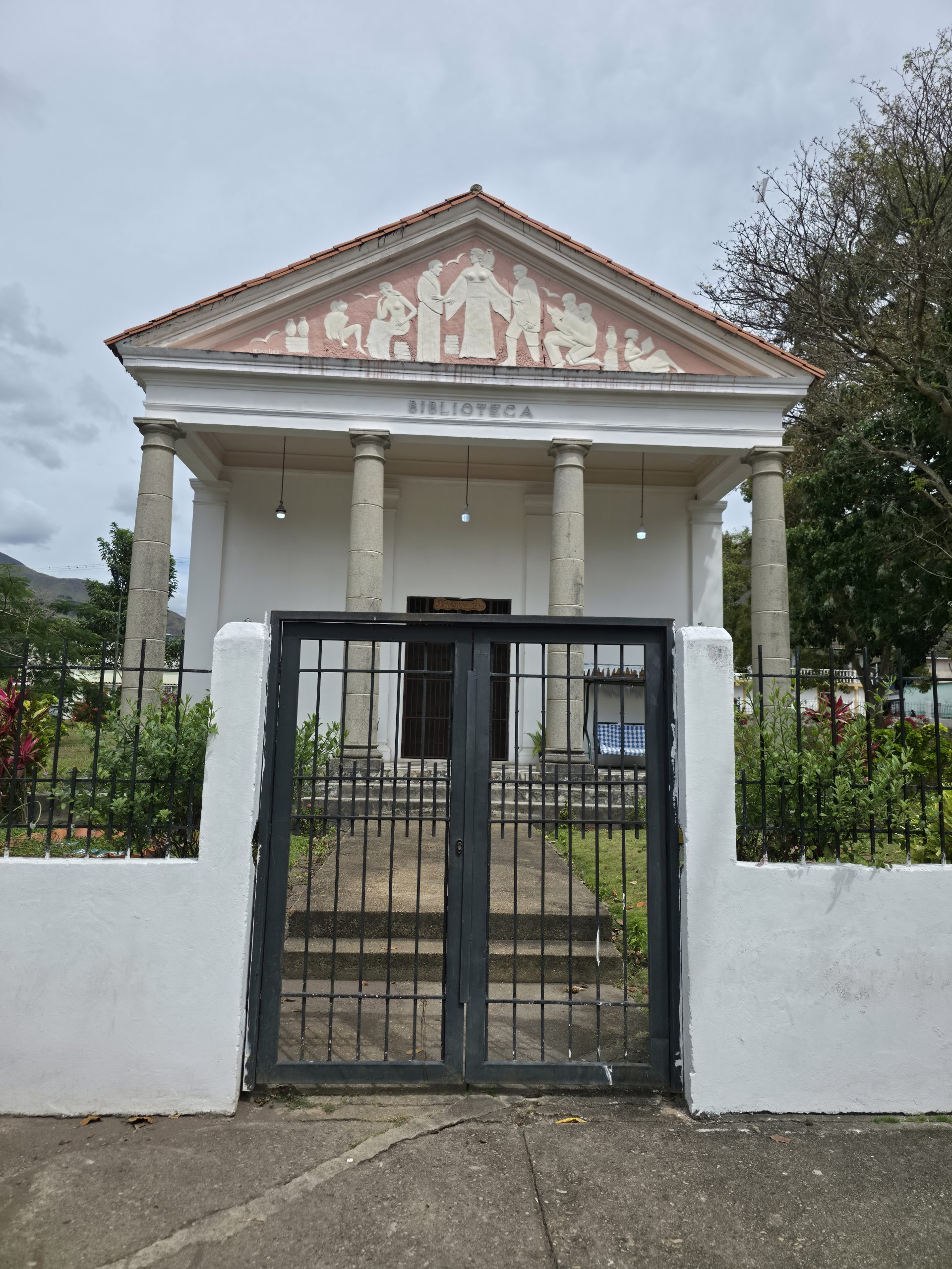 Biblioteca William Henry Phelps: Un faro de luz y conocimiento en San Antonio de Capayacuar 7 20260401 102247 scaled
