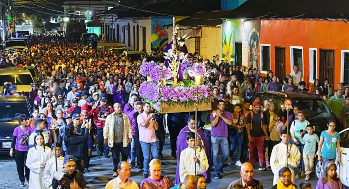 Caripe se desborda de fe durante la procesión del Nazareno