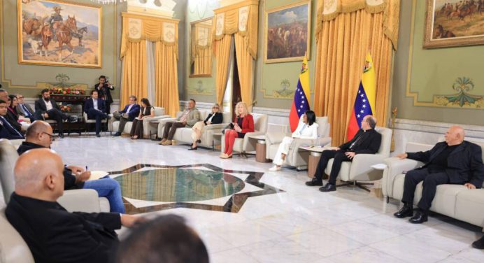 Presidenta encargada Delcy Rodríguez se reunió con líderes de comunidades religiosas