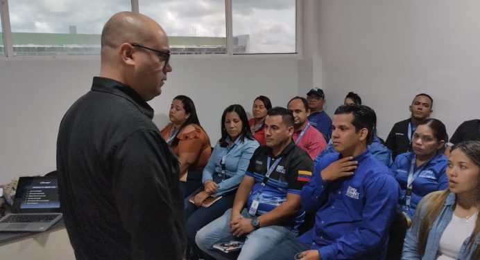 Realizan taller de liderazgo para fortalecer gestión administrativa en el Humnt