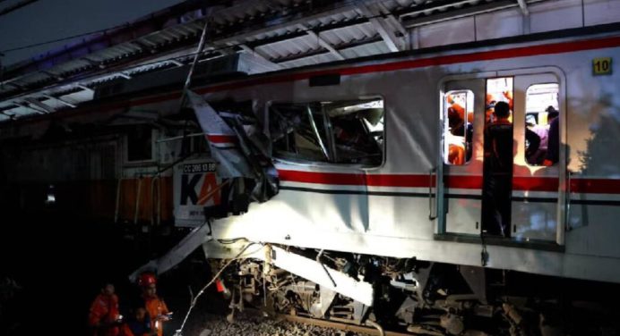 Choque de dos trenes en Indonesia deja 15 mujeres muertas