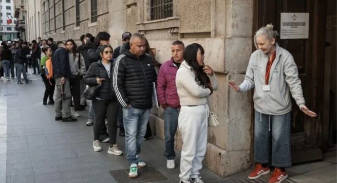 España inicia la recepción de solicitudes para regularización masiva de migrantes