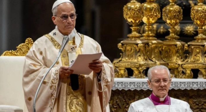 León habla con el presidente de Israel: Pide reabrir el diálogo por la paz en Oriente Medio