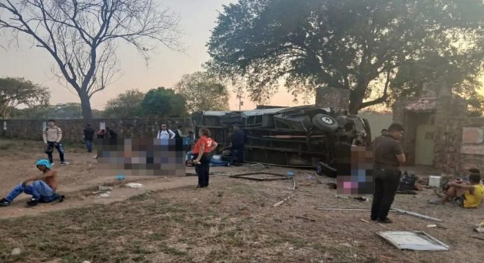 Accidente en Anzoátegui: 3 muertos y 39 heridos tras vuelco