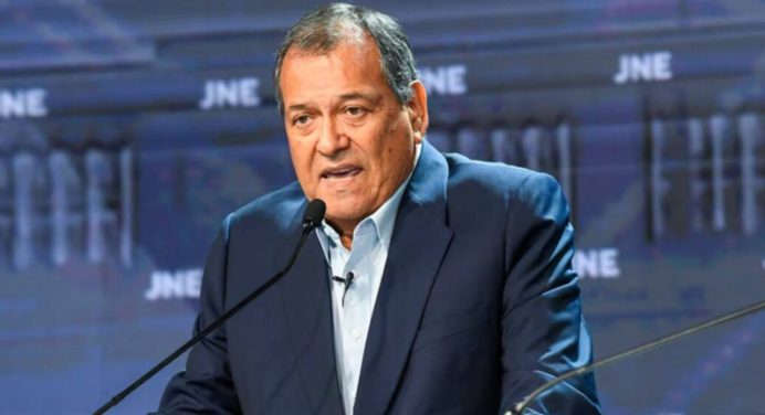 Candidato peruano Jorge Nieto desafía a López Aliaga: Prueba el fraude o cállate