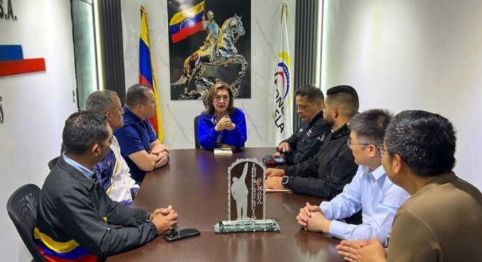 Ministra Jacqueline Faría supervisa planta Yutong para activar todas las unidades