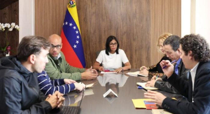 Delcy Rodríguez se reuné con autoridades en materia educativa