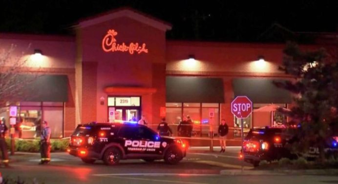 En Nueva Jersey: Un muerto y seis heridos en tiroteo en restaurante Chick-fil-A