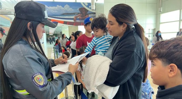 Unos 190 venezolanos aterrizan en Maiquetía en el vuelo 132 de Vuelta a la Patria