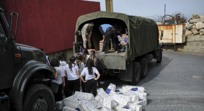 Llega un cargamento internacional de ayuda humanitaria a Irán por vía terrestre