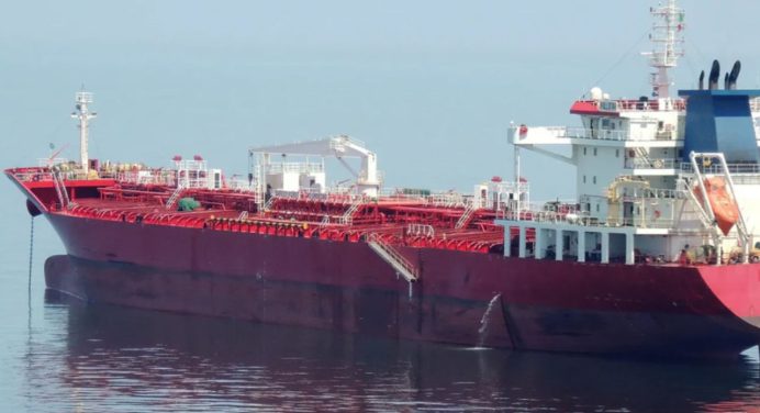 El audaz cruce de un petrolero chino en Ormuz desafía el bloqueo de Trump