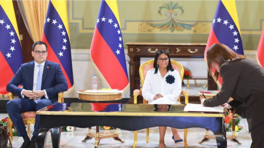 Delcy Rodríguez firma acuerdos con Chevron para impulsar la producción petrolera 1 acuerdos