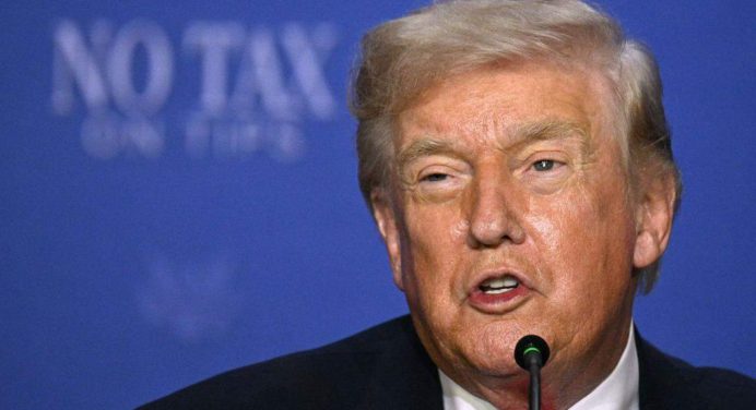 Trump reafirma el bloqueo naval a Irán a pesar de la reapertura del estrecho de Ormuz